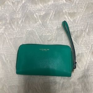 Zipper wristlet wallet